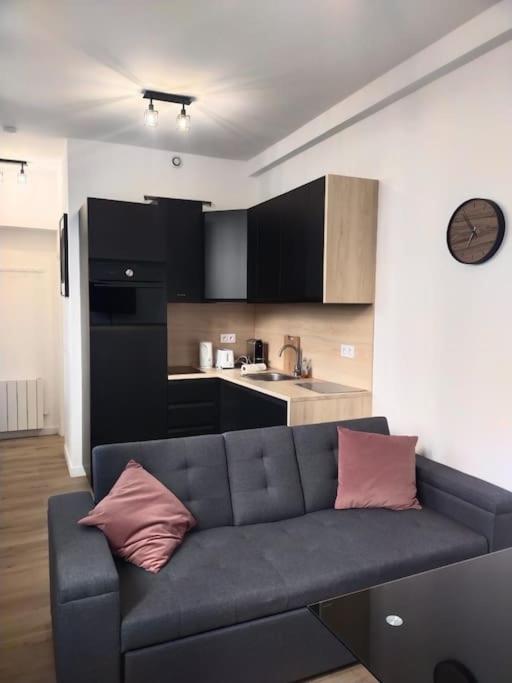 2 Piece Avec Terrasse Ensoleille Apartment ซูเรน ภายนอก รูปภาพ